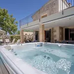 Menut Nou Villa